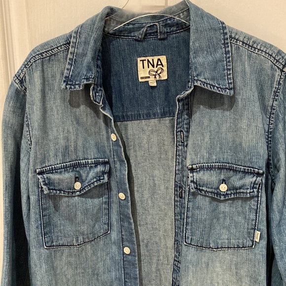 Aritzia TNA Oversized Denim Shirt - Picture 2 of 4